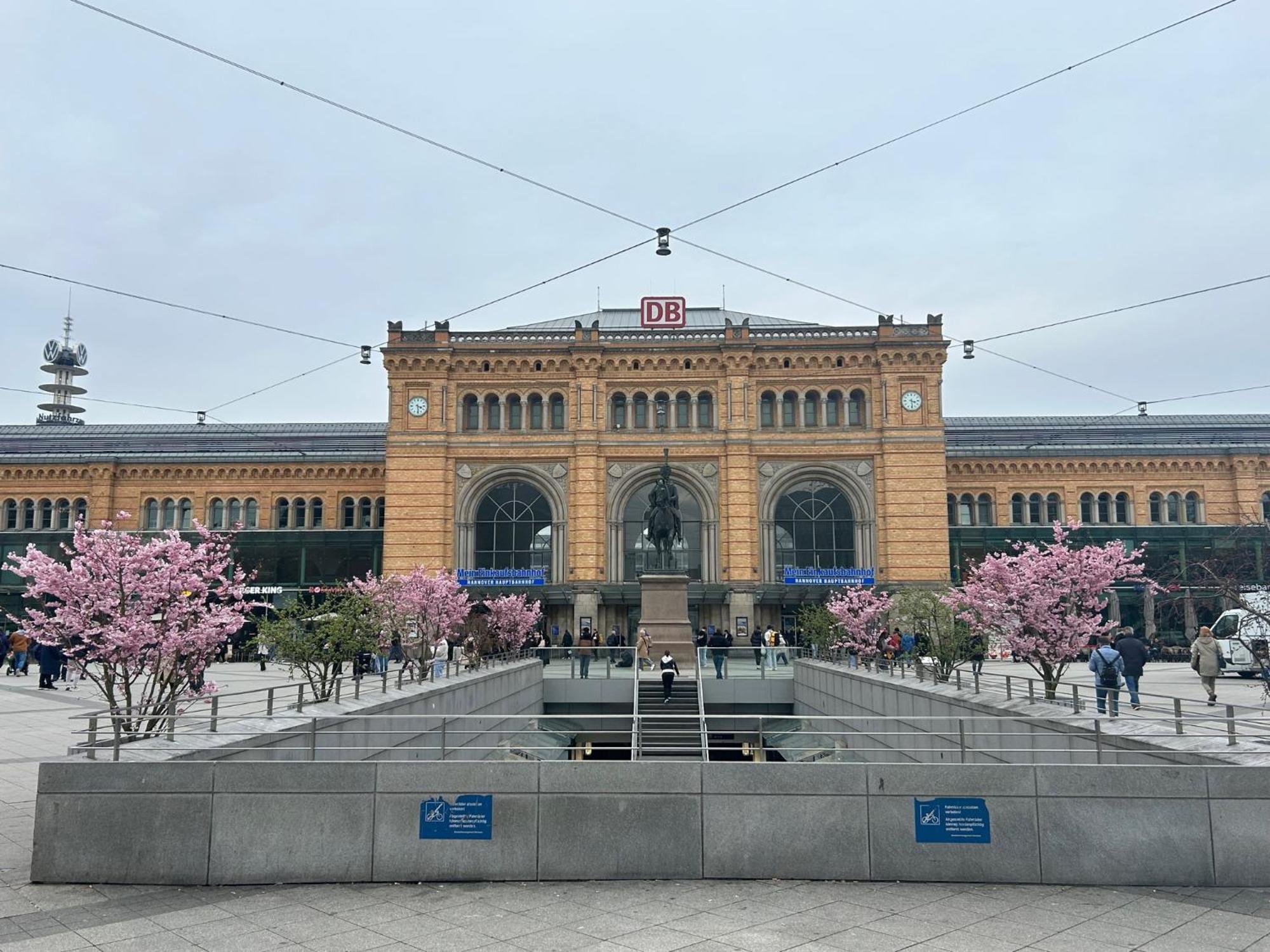 Eich-Penthouse, Zentral Am Stadtwald Mit Ausblick Ueber Die Stadt, 24H Self Check-In, Netflix, Disneyplus Hannover Ngoại thất bức ảnh